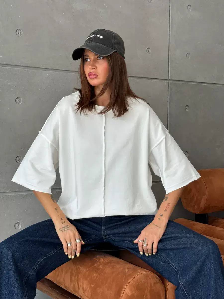 Women's Oversized Raw Seam T-Shirt